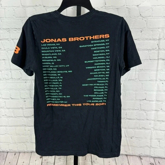 Jonas Brothers Band Concert Short Sleeve T-Shirt Size Small - Picture 5 of 5